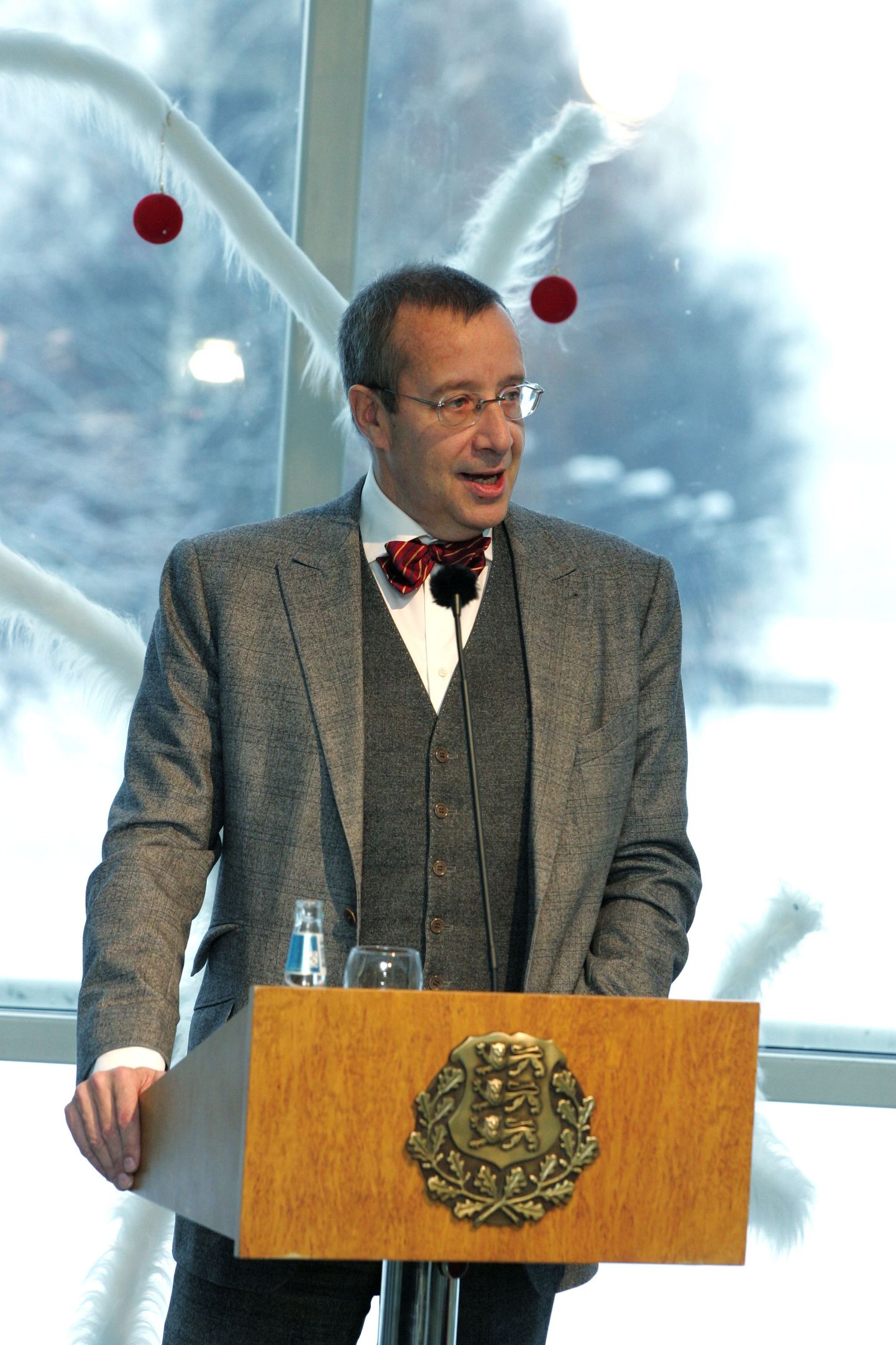 Президент Тоомас Хендрик Ильвес на конференции, посвященной памяти кроны