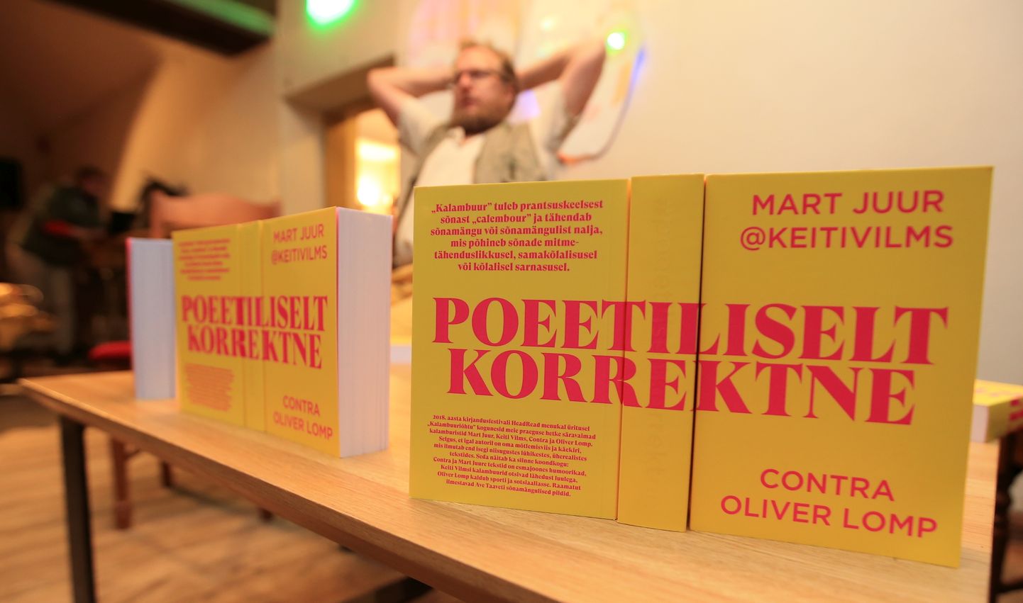 Kalambuurikogu «Poeetiliselt korrektne» esitlus Tartu kirjanduse maja lokaalis Arhiiv.