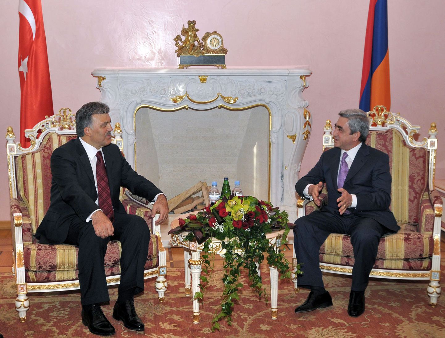 Armeenia president Serž Sarkisjan (paremal) ja Türgi riigipea Abdullah Gül.