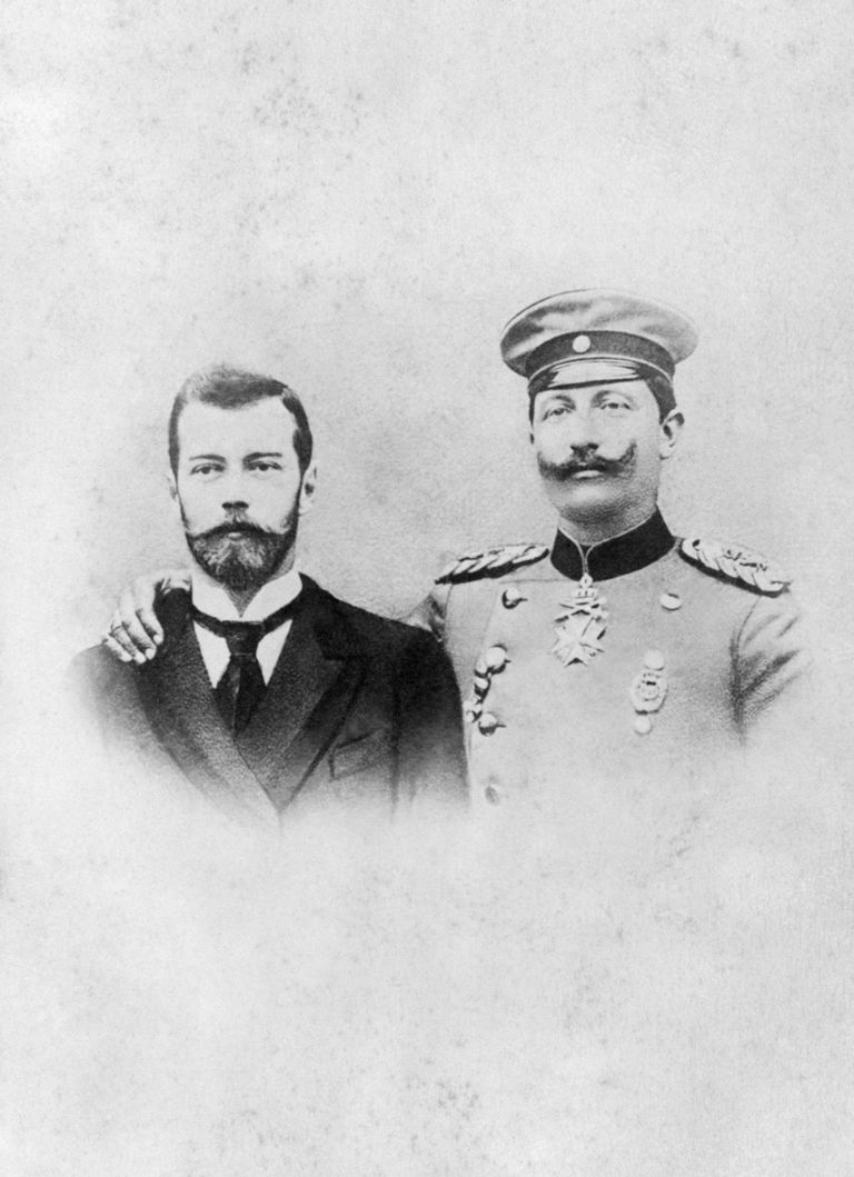 Krievijas cars Nikolajs II un viņa brālēns, Vācijas imperators Villhelms II, četras dienas pirms Pirmā pasaules kara.