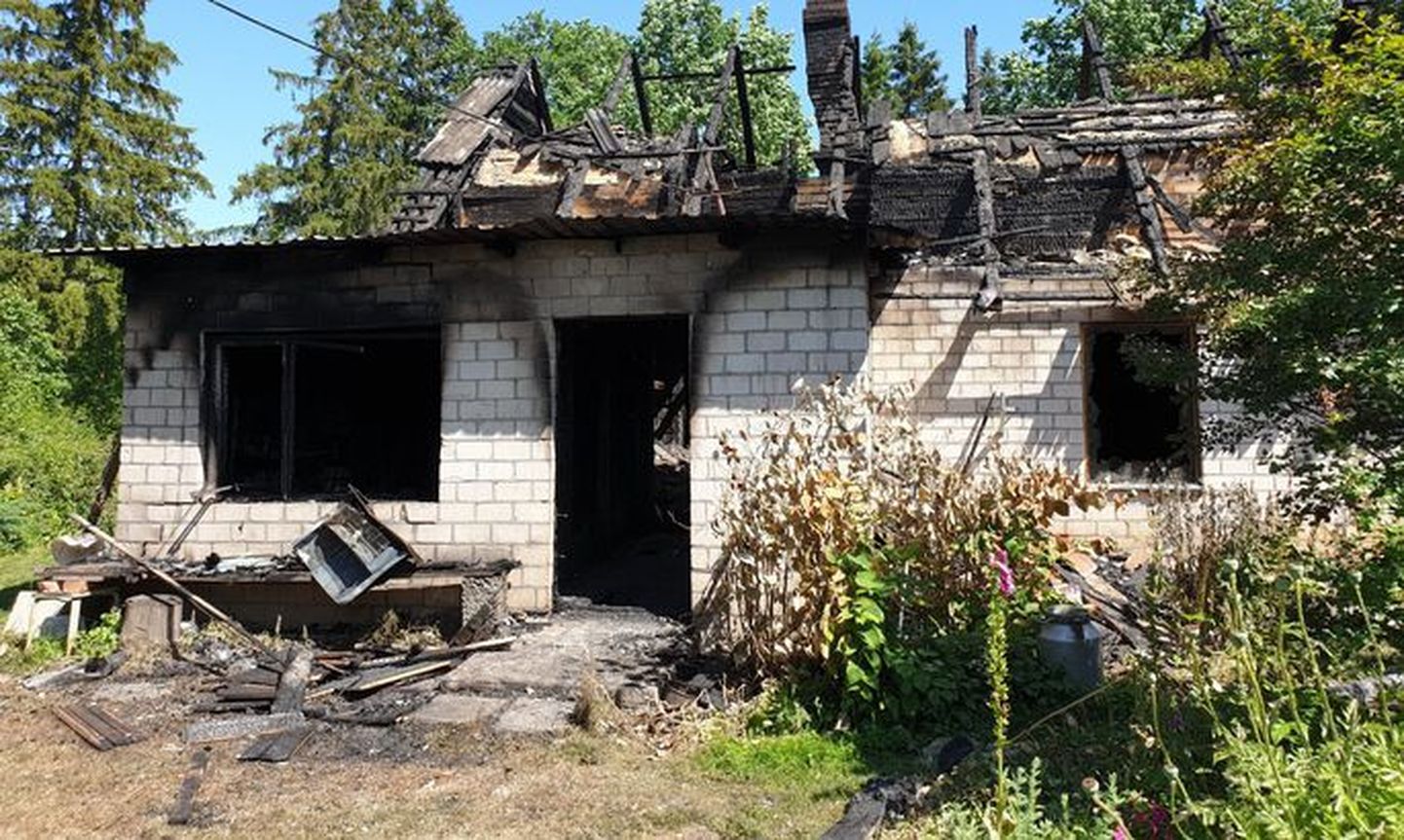 16-летнего подростка заживо сожгли в доме, расположенном в деревне Кюкитая.