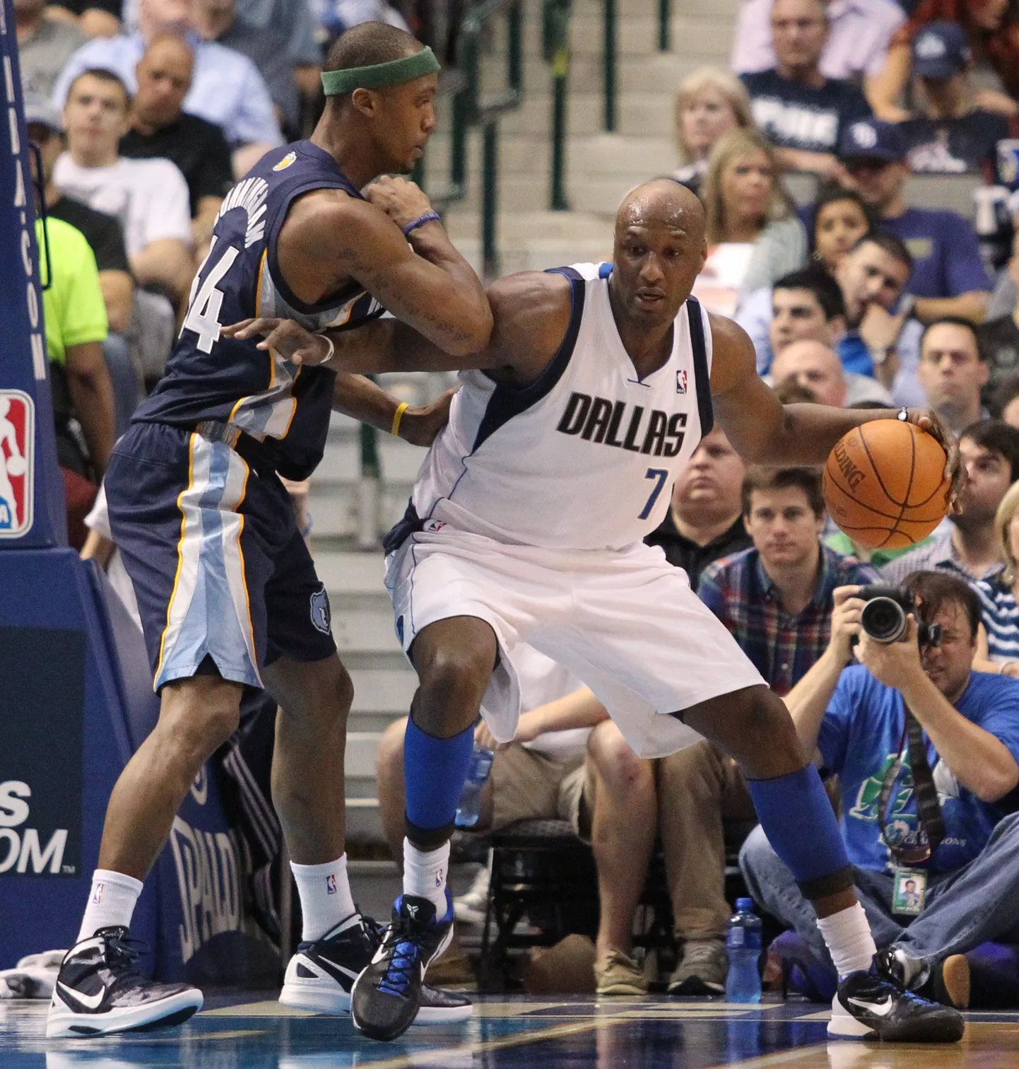 Dallas Mavericks eemaldas Lamar Odomi  (paremal) meeskonnast.