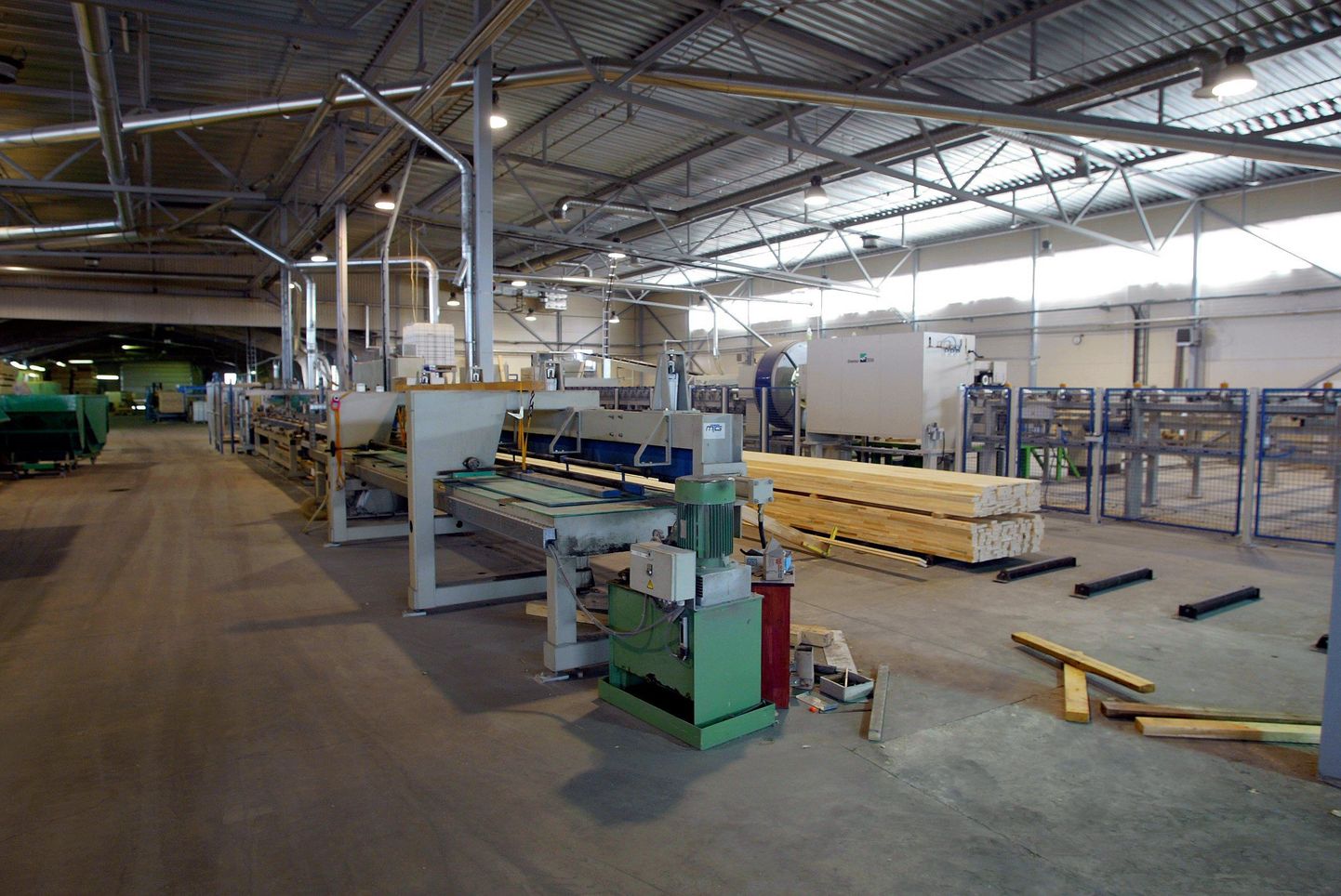 Stora Enso Viljandi liimpuitkomponentide tehase uus tootmishall valmis alles kaks aastat tagasi. Sinna paigaldatud uued liinid monteeritakse lahti ja viiakse Imaverre.