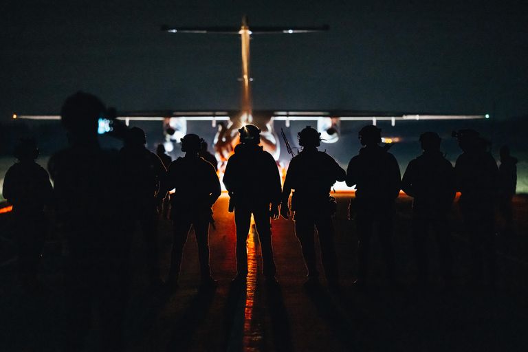 Lidmašīna C-146A “Wolfhound” uz Rīgas–Liepājas šosejas