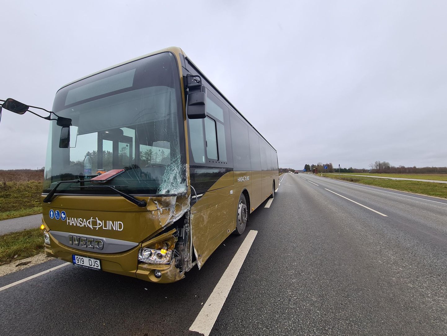 Tartu lähistel juhtunud õnnetuses sai kannatada ka buss.