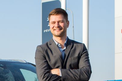 Kuressaare Autoteeninduse müügikonsultant Kristian Teern.