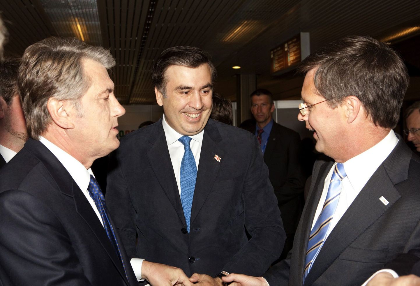 Ukraina president Viktor Juštšenko, Gruusia president Mihheil Saakašvili ja Hollandi peaminister Jan Peter Balkenende Prahas euroliidu Idapartnerlusprogrammi käivitamisel.