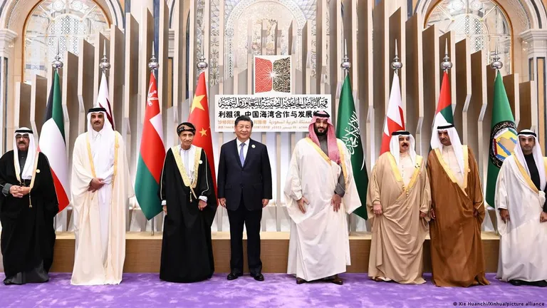 В декабре 2022 года китайский лидер Си Цзиньпин посетил Саудовскую Аравию