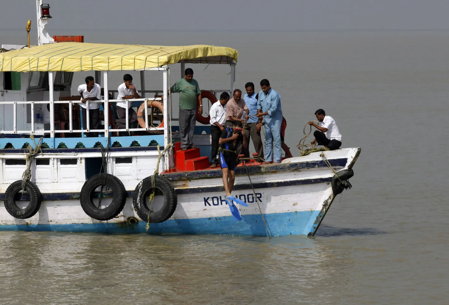 Indias otsitakse eilse laevaõnnetuse ohvreid.