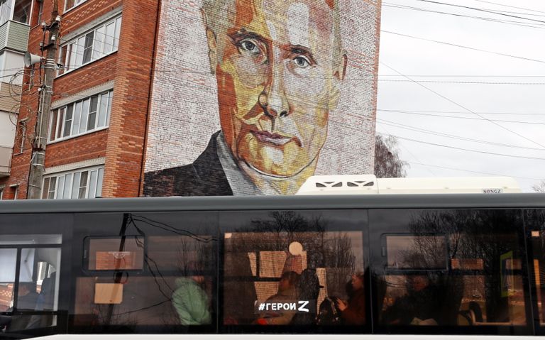 Venemaa on täidetud Putini ja sõjategevust toetava Z-sümboli kujutistega. Pilt Kašira linnast.