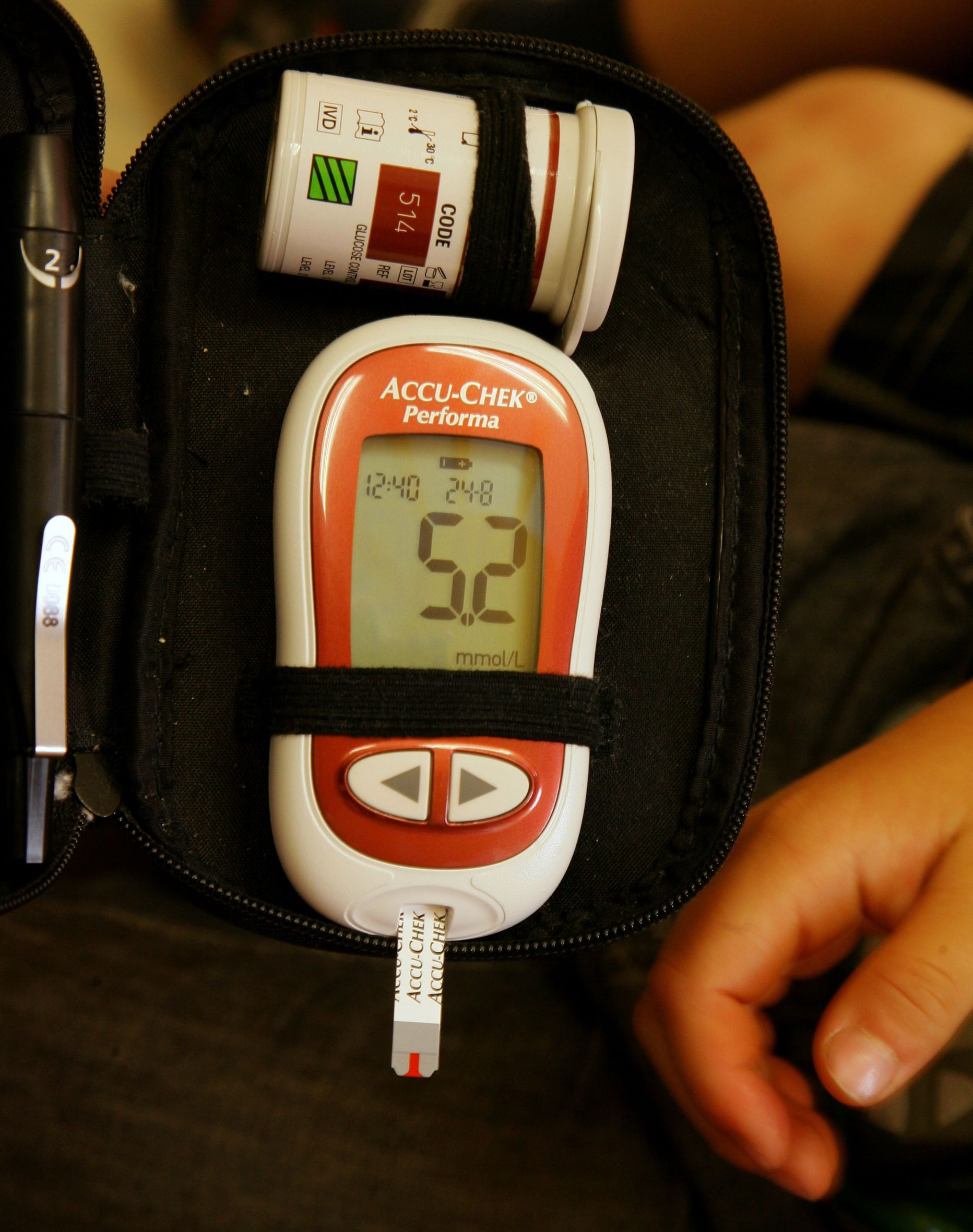 Diabeetik peab pidevalt oma veresuhkrut mõõtma.
