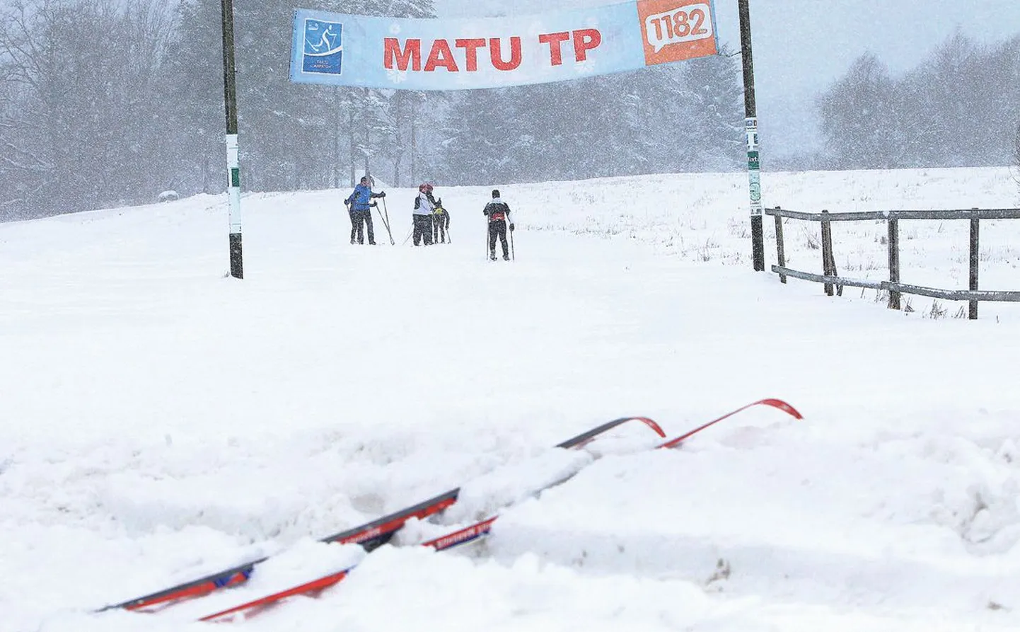 Kuigi ametlikku võistlust pühapäeval ei toimunud, oli klassikajälg Tartu maratoni rajale sisse tõmmatud ning tulihingelisi suusafänne võis näha liikumas kõikjal.