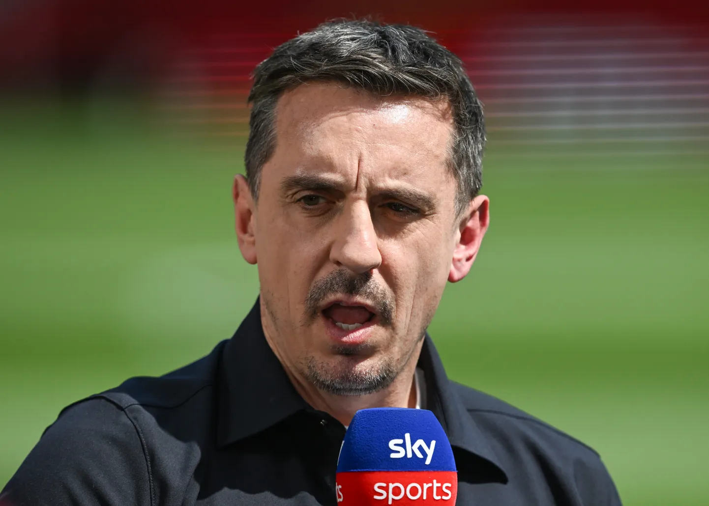 Gary Neville ei saa kajastada Nottingham Foresti viimase vooru kohtumist staadionilt.