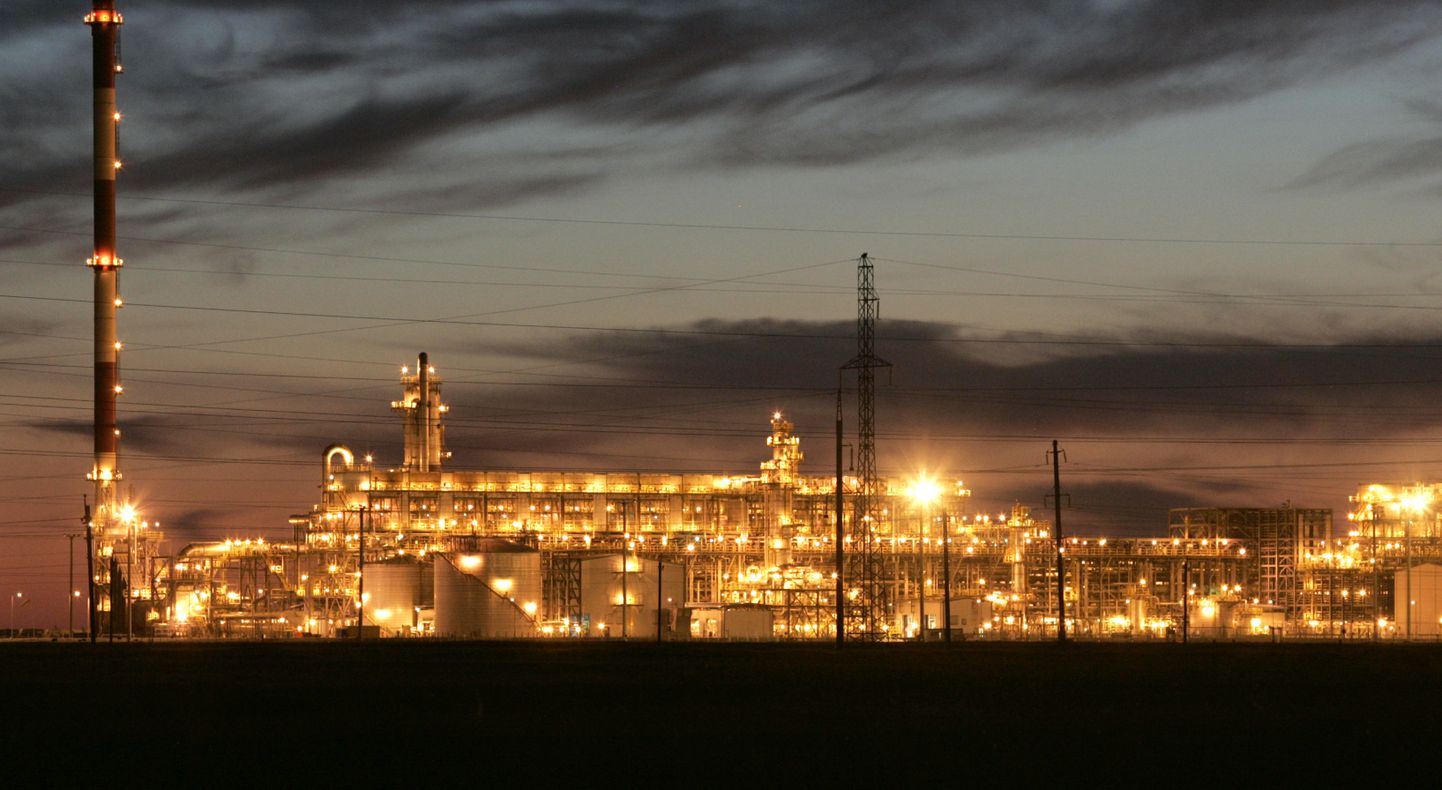 Naftatöötlustehas Tengizi naftaväljal.