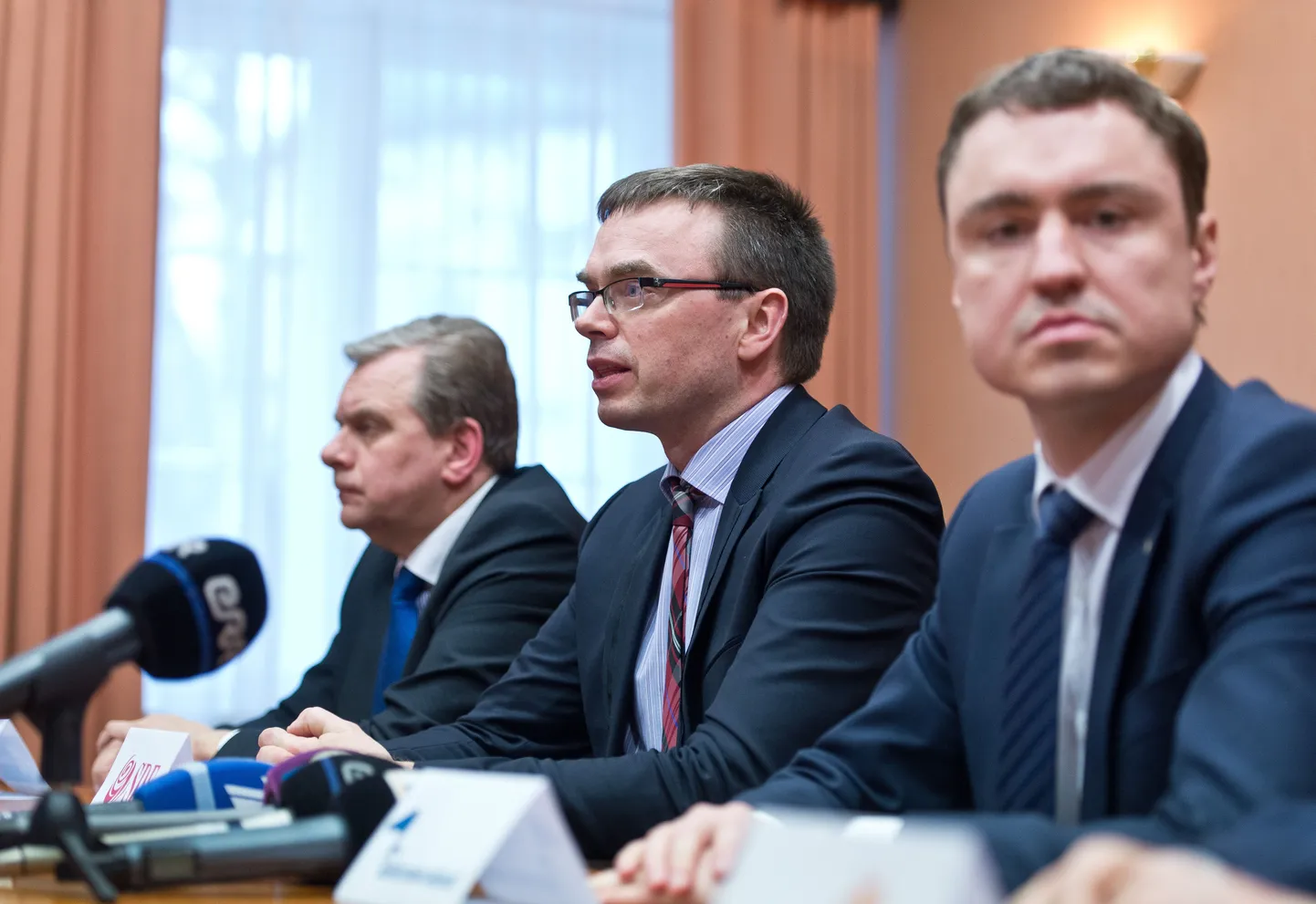 А воз власти и ныне там: Херкель, Миксер и Рыйвас – Лебедь, Рак и Щука коалиционных переговоров.