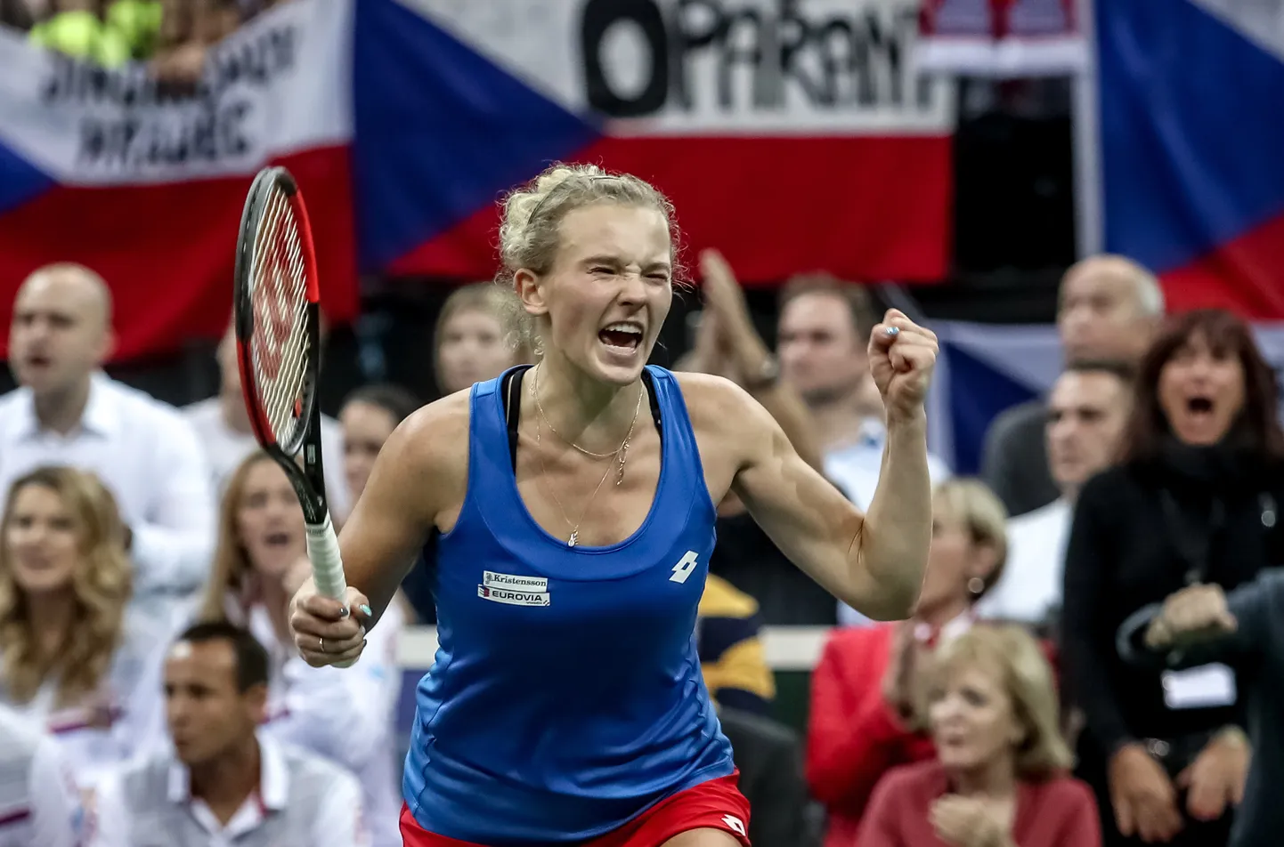 Katerina Siniakova tõi Tšehhi naiskonnale otsustava võidu.