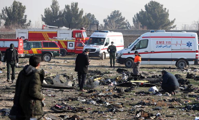 Iraani päästetöötajad Teherani Imam Khomeini rahvusvahelise lennujaama lähedal, kus 8. jaanuaril kukkus alla Ukraina reisilennuk Boeing 737-800, võttes elu 176 inimeselt.