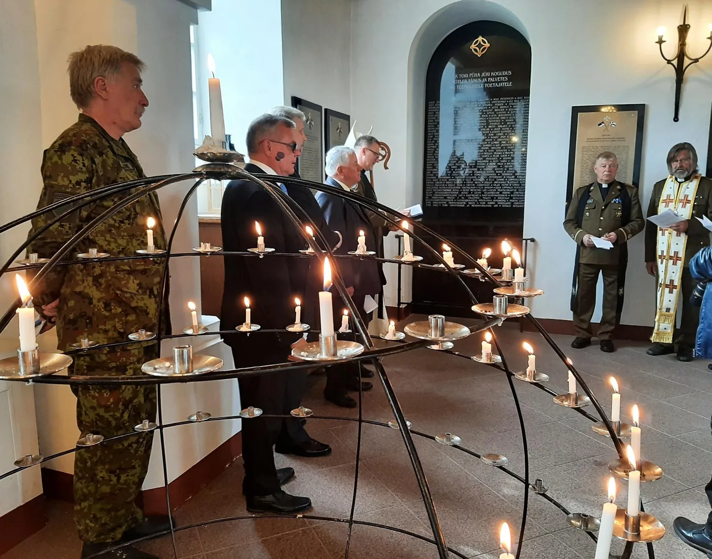 Eesti sõjameeste mälestuskirikus Toris pühitseti toetajate tänualtar. 