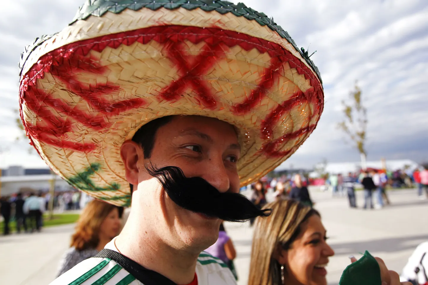 Мексикенец в сомбреро. Иллюстративное фото