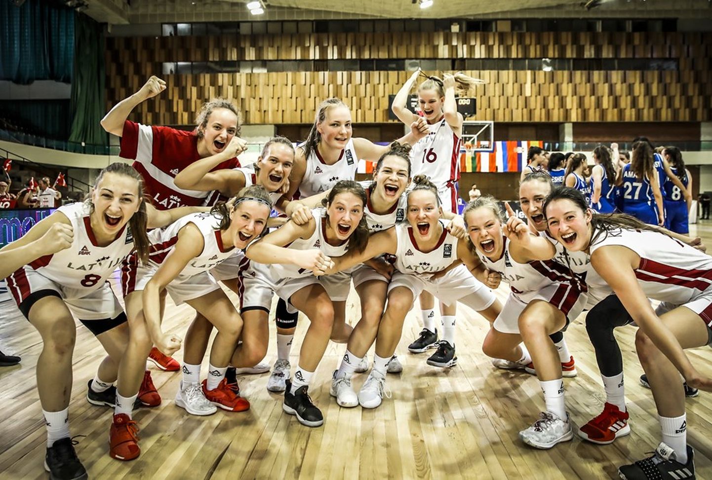 Latvijas U-18 meiteņu basketbola izlase.