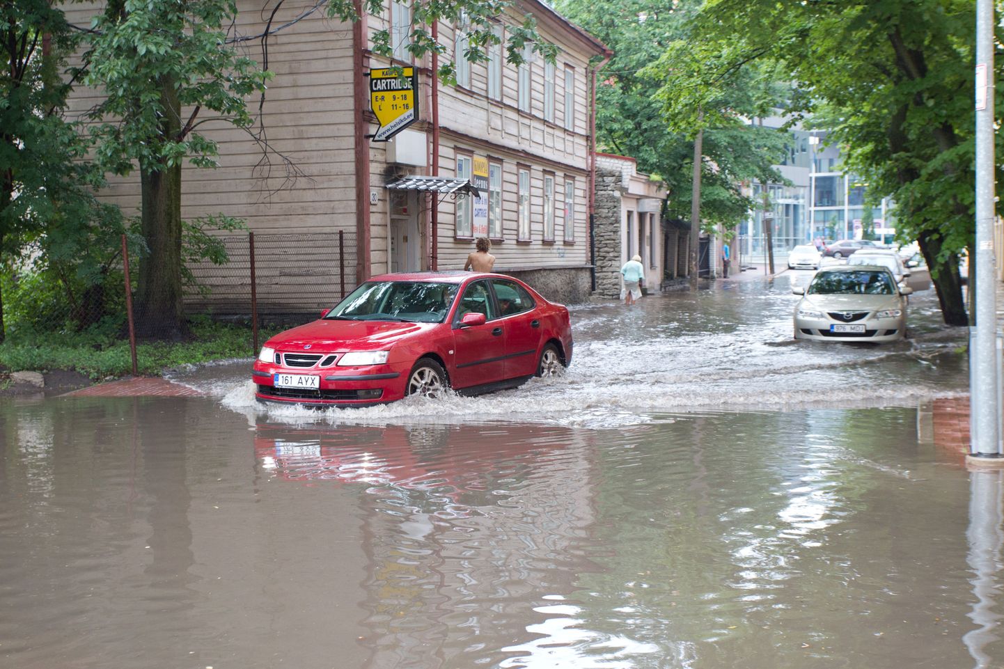 Vihmajärgne üleujutus Maakri tänaval.
