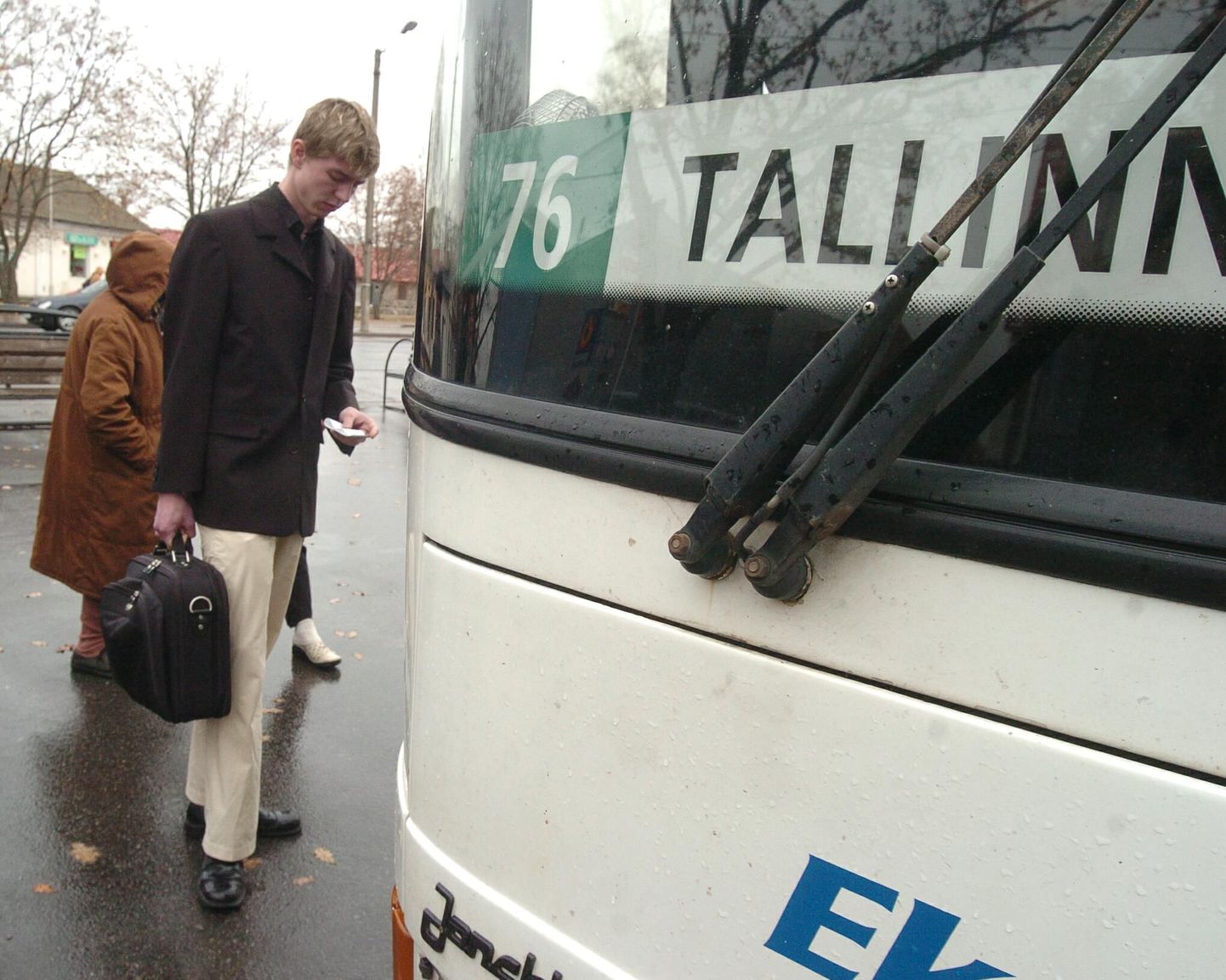 Vändra kandi rahvas saab edaspidi otse Tallinnasse sõita kaks korda päevas käivate AS Sebe bussidega. Pildis Sebe buss Pärnu bussijaamas.