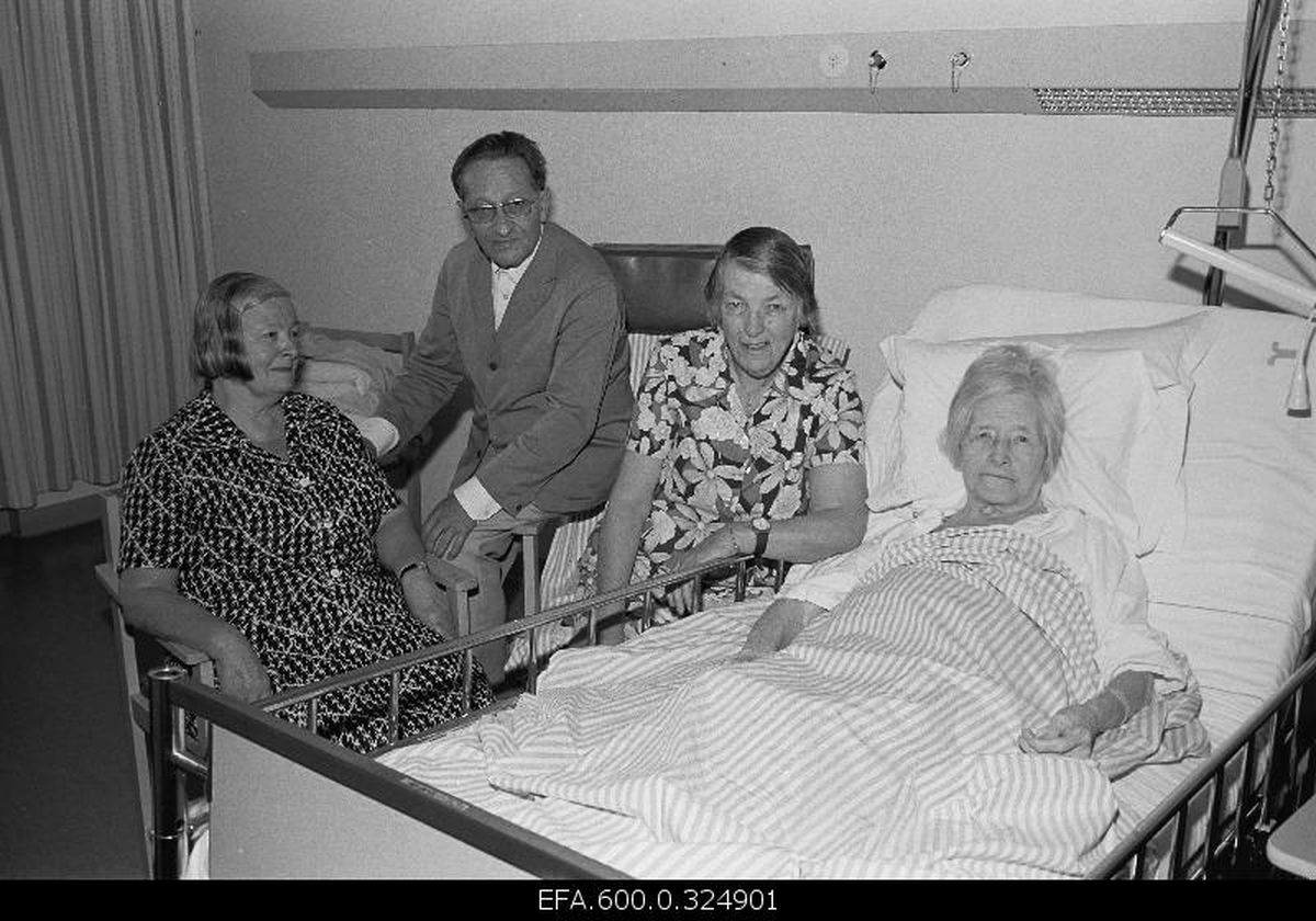 Vasakult: Dagmar, Hermann, Hedda ja Marie Under pikaravihaiglas. Foto: Mihkel Lepper