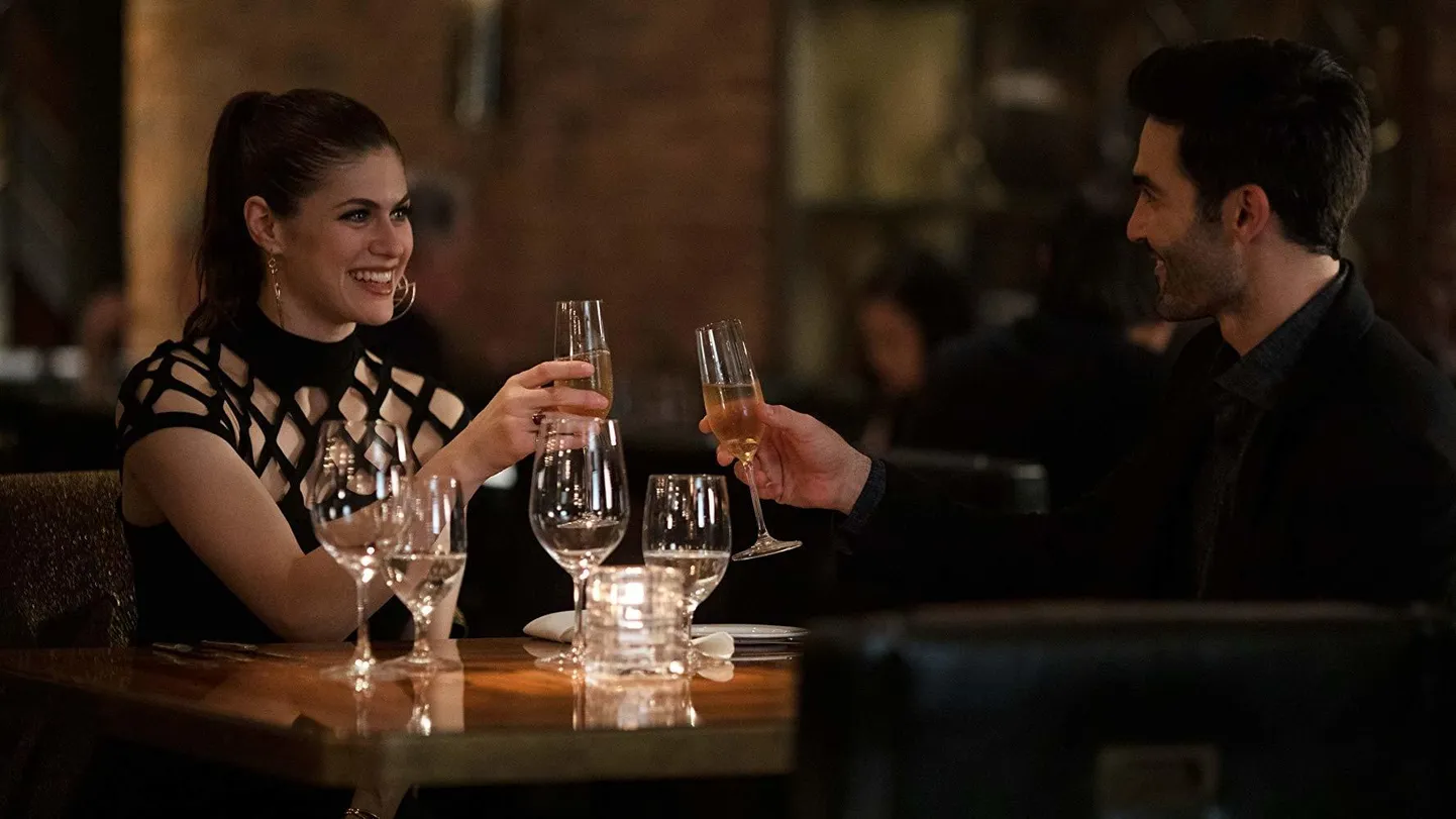 Alexandra Daddario ja Tyler Hoechlin filmis «Kellel poleks saladusi?».