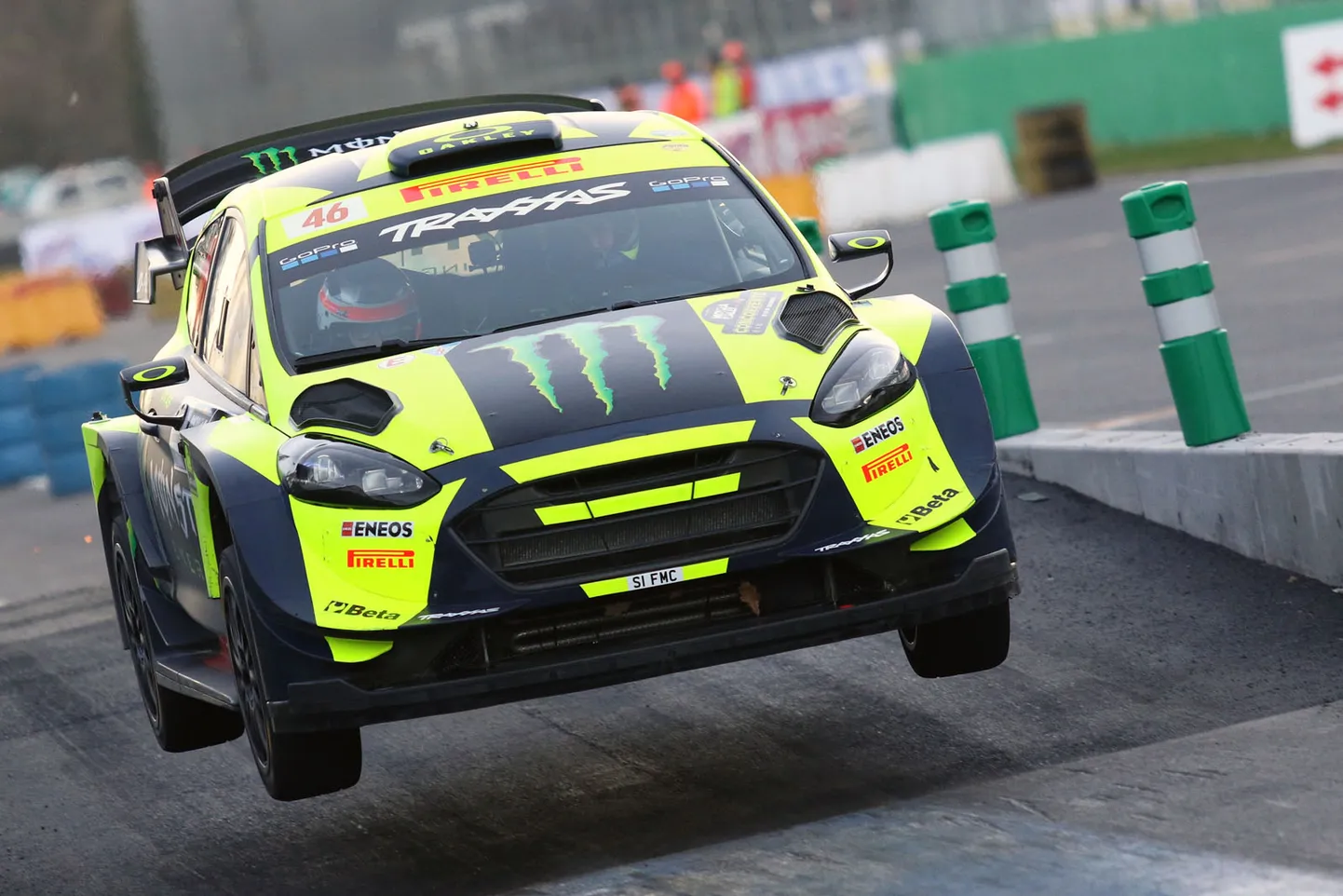 Valentino Rossi lustimas uue põlvkonna Ford Fiesta WRC roolis.