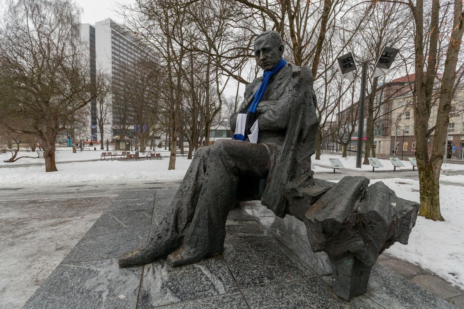 Eesti kirjanduse päeva tähistatakse Anton Hansen Tammsaare sünniaastapäeval, 30. jaanuaril. Pildil kirjaniku kuju Tallinnas Tammsaare pargis.