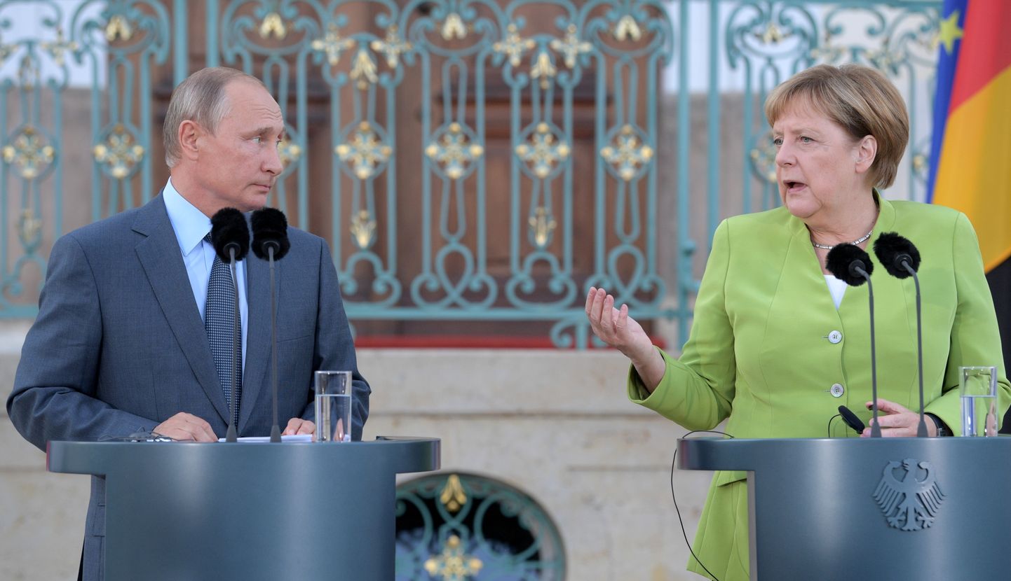 Vladimir Putin ja Angela Merkel ühisel pressikonverentsil.