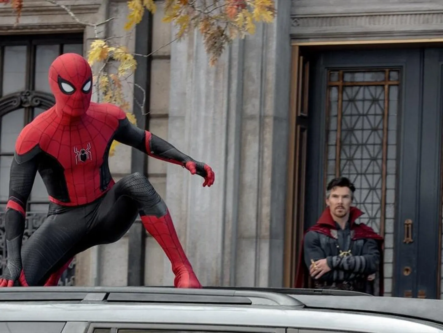 Ämblikmees/Peter Parker (Tom Holland) ja Doktor Strange (Benedict Cumberbatch)