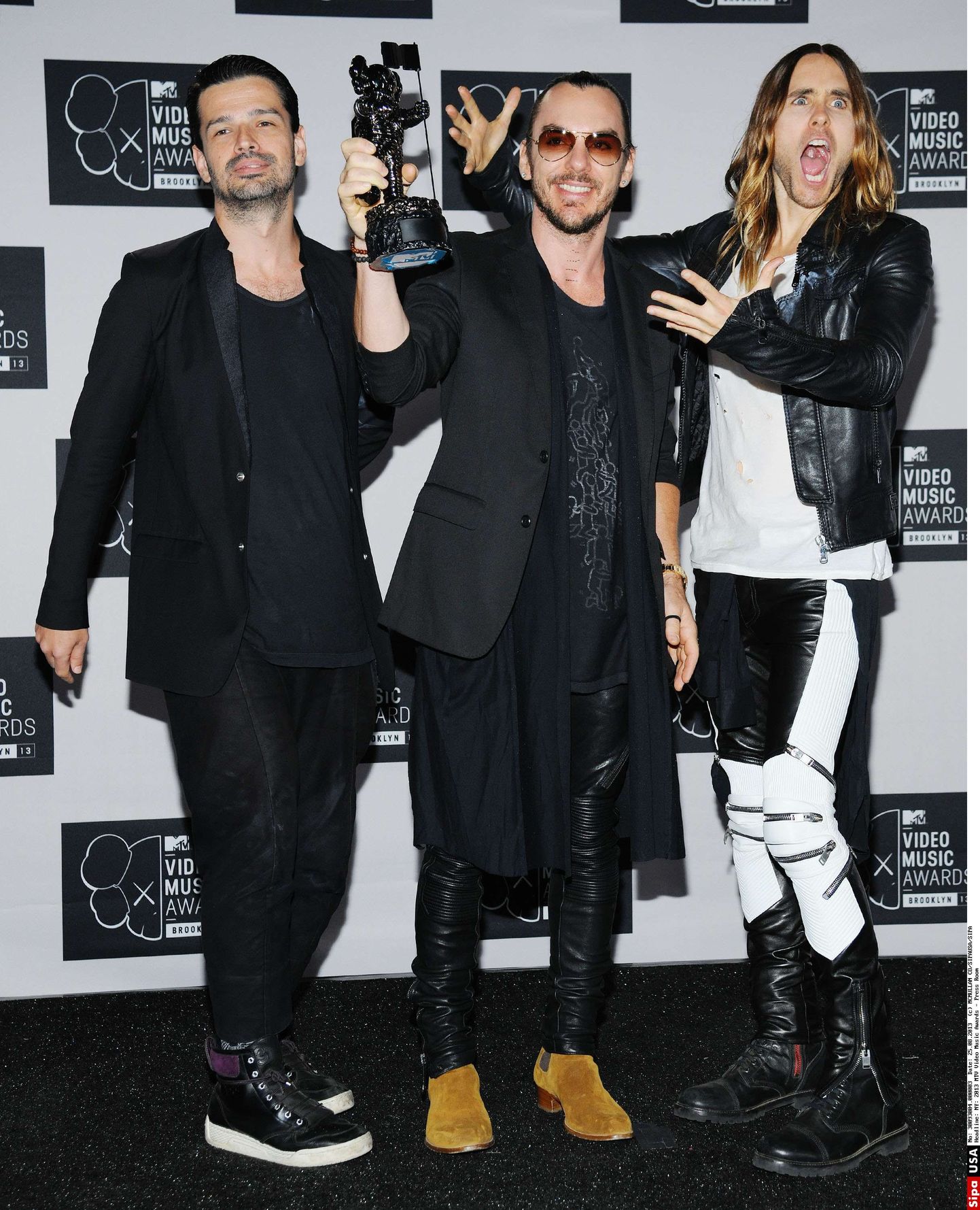 Tomo Milicevic, Shannon Leto, Jared Leto, (Thirty Seconds to Mars) võitsid MTV galal parima rokkvideo auhinna