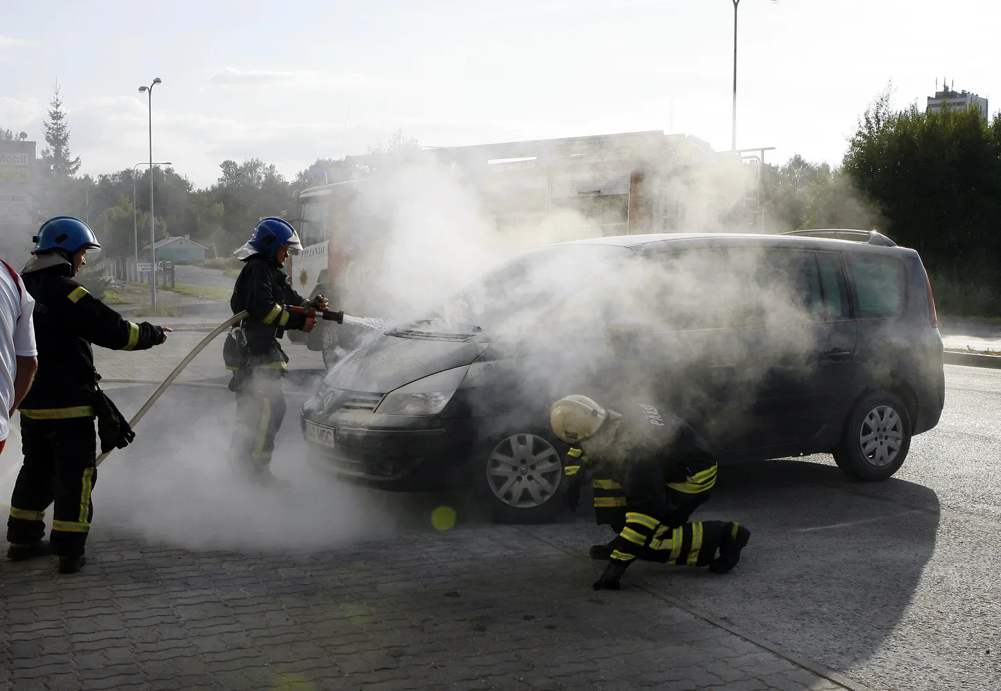Viljandis 2010. aastal süttinud auto.