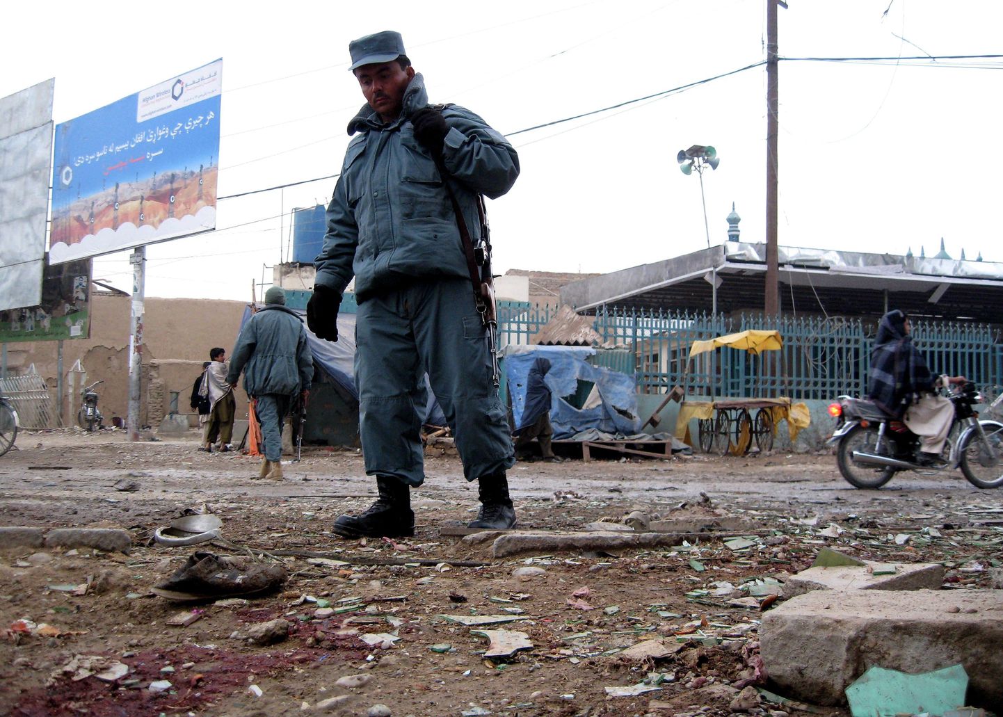 Kandahari politseinik kohas, kus suitsiidiründaja õhkis end 4. jaanuaril, tappes kokku 12 inimest.
