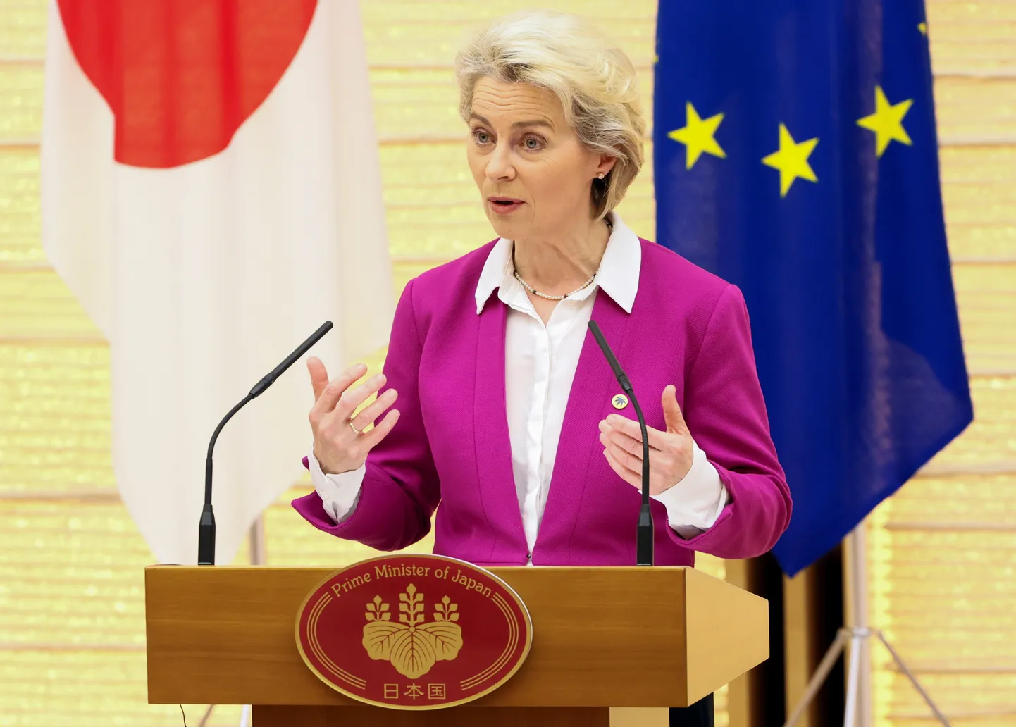 Euroopa Komisjoni president Ursula von der Leyen Jaapani peaministri ametlikus residentsis Tokyos 12. mail 2022. Arhiivifoto.