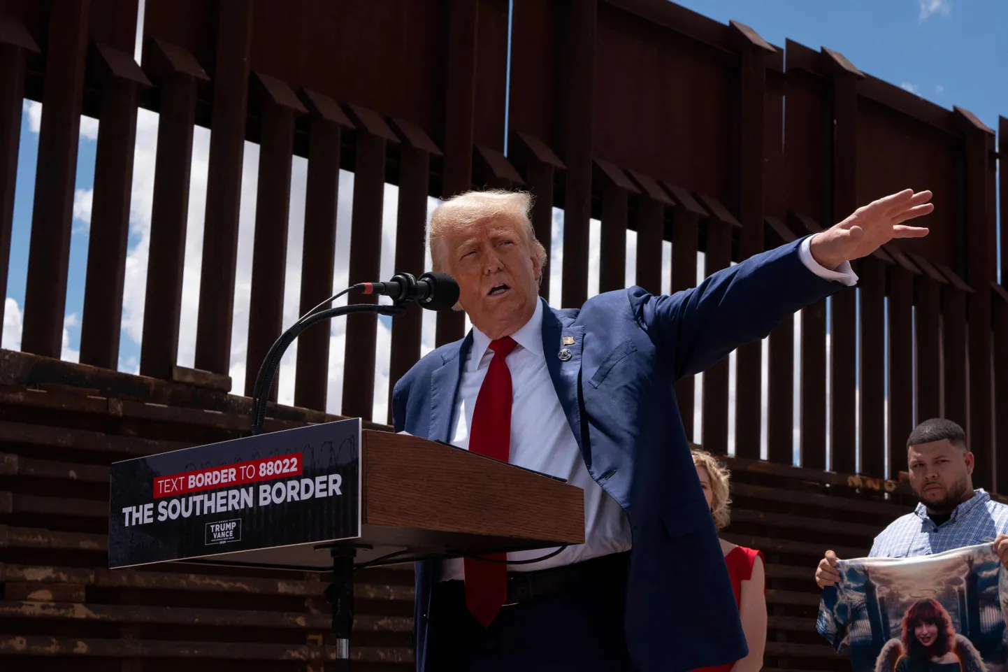 Donald Trump kõnelemas USA-Mehhiko piiril Arizonas Sierra Vistas 22. augustil 2024.