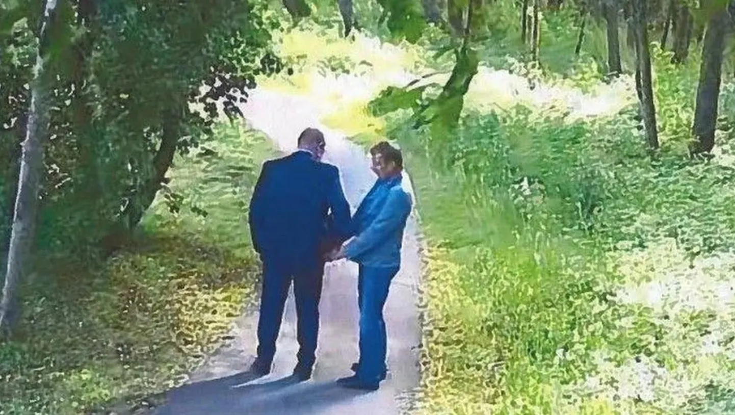 В последний раз Эрки Пийрсалу передавал взятку Тынису Лийнату 13 июня 2022 года недалеко от пляжа в Пирита. На фото Пийрсалу кладет Лийнату в карман брюк 4000 евро.