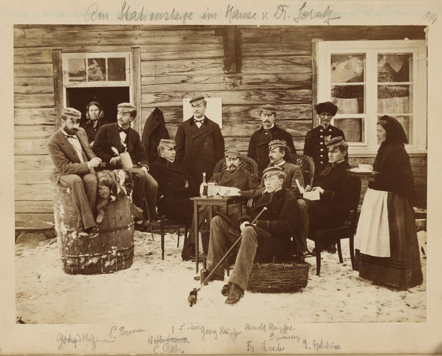 Tartu Universitātes studentu korporācijas biedri saviesīgā tikšanās reizē. 1870./80. gadu mija.