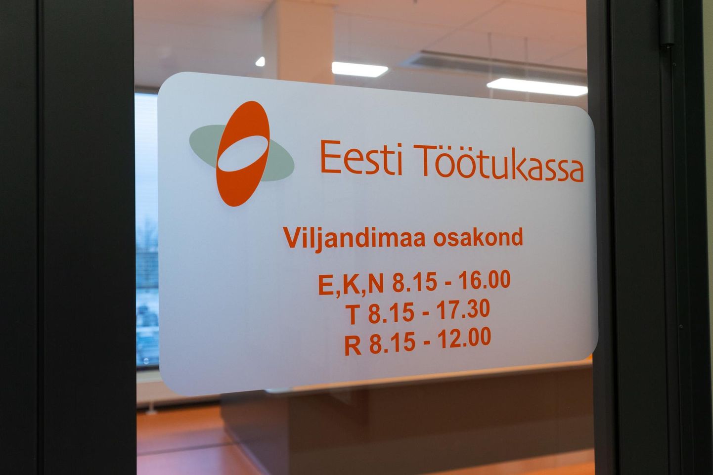 Eesti töötukassa alustas eelmisel kolmapäeval töötasu hüvitiste väljamaksmist. Neljapäevaks oli Viljandimaa toetuste maht 287 670 eurot.