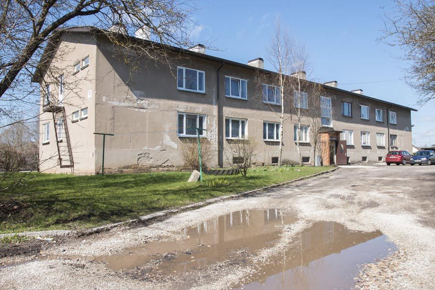 Malmi tänav 10 majas on pooled korterid Viljandi linna omad. Linnavalitsus neid maha ei müü, vaid kavatseb need muuta sotsiaalkorteriteks.