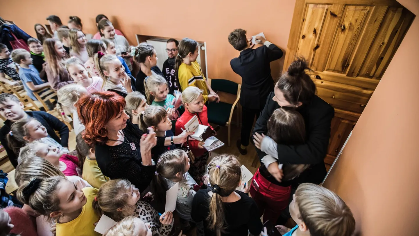 Jennifer Cohen ja Inger Tõrva gümnaasiumis