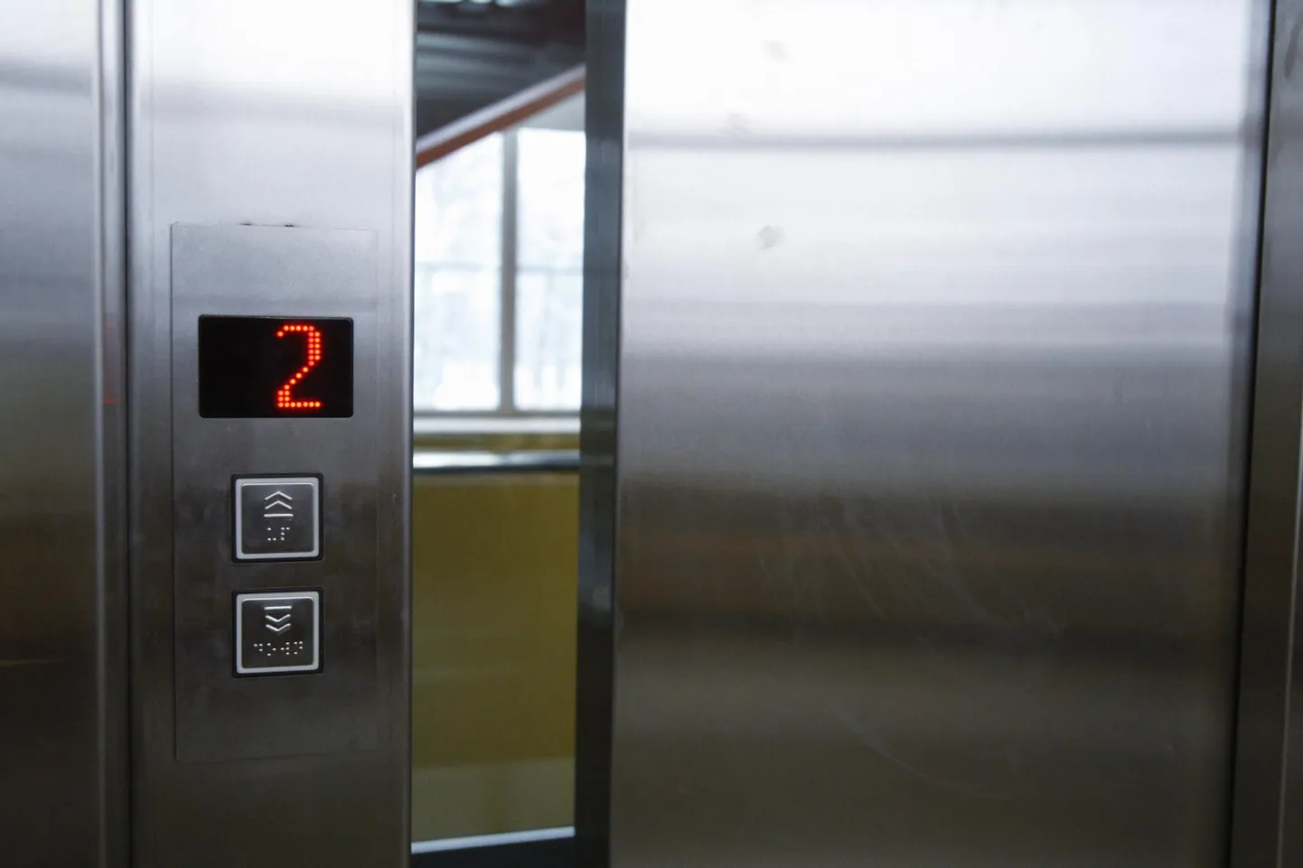Mees jäi Lasnamäel lifti kinni. Foto on illustreeriv.