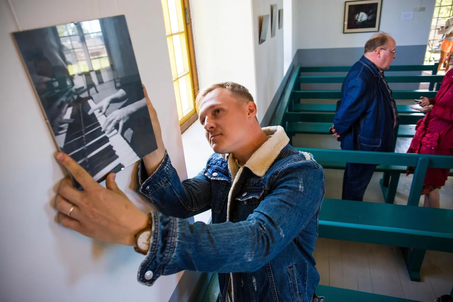 Fotokunsti­maailma suurkuju Peeter Toominga lapselaps Jaanus Nuutre meenutas näituse avamisel oma vanaisa. Vaatajate sõnutsi on Toominga fotodes eriline energia.