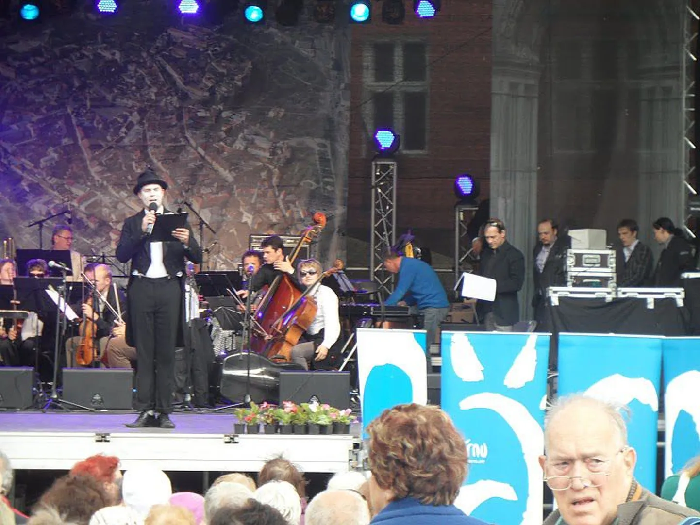 Tallinnas alanud vanalinna päevadel lõi Pärnu kultuurisuve tutvustavas programmis kaasa ka Pärnu linnaorkester.