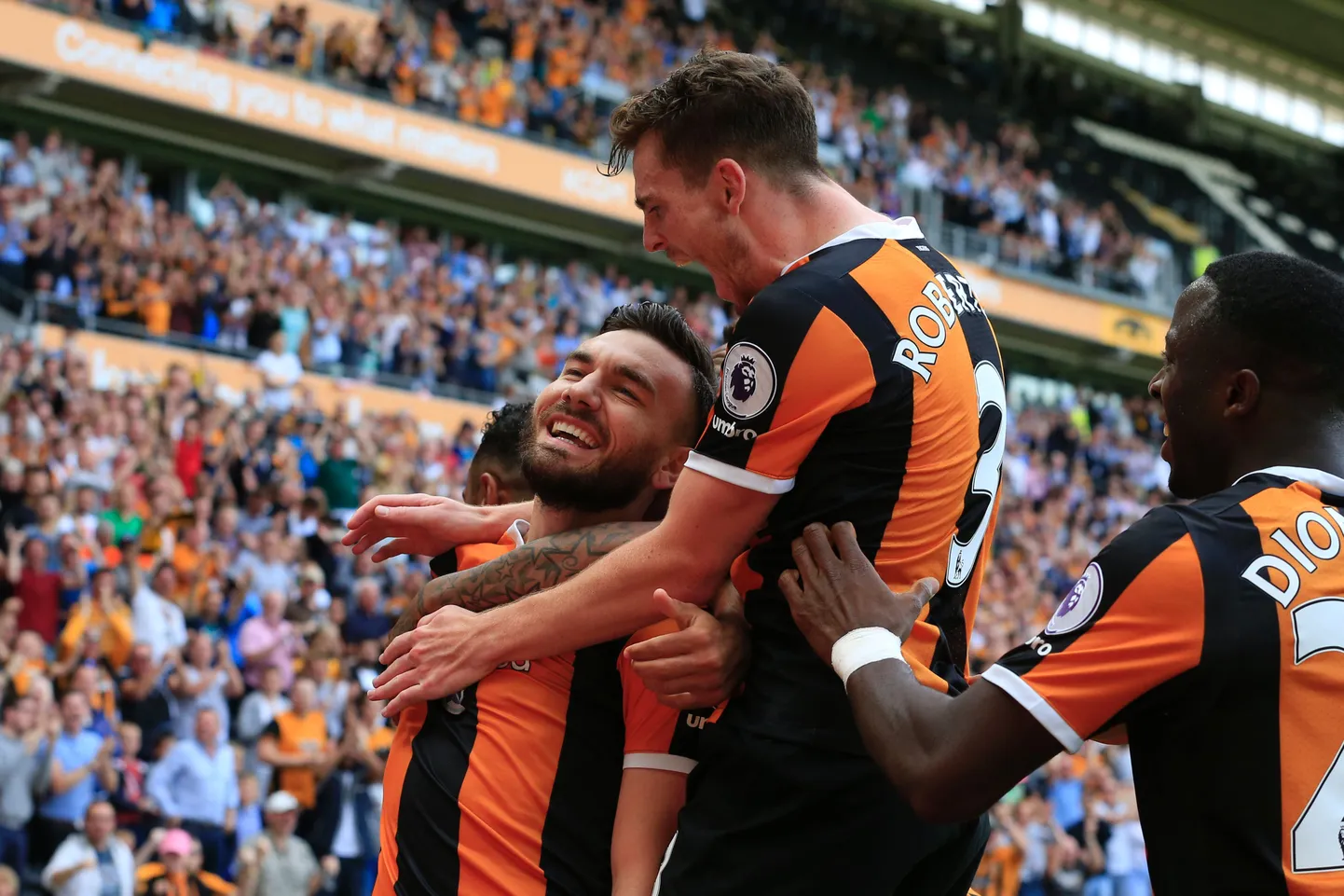 Hull City mängijad väravat tähistamas.