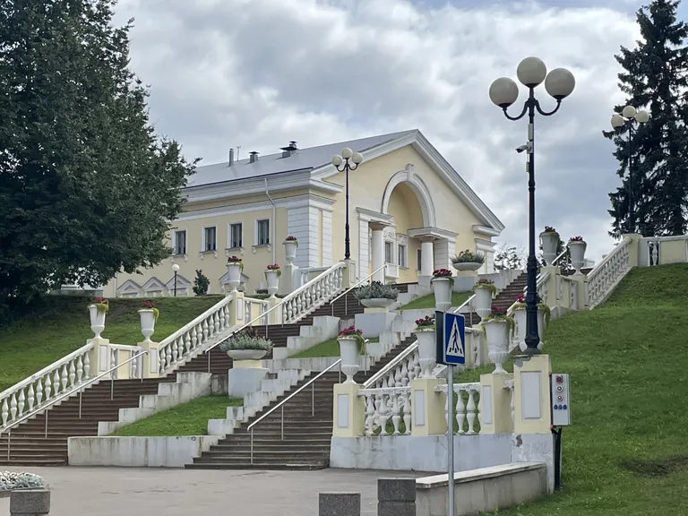 Классический «ампирный» Силламяэ. ДК и лестница - образцы того, что в мире называют Stalin Style.