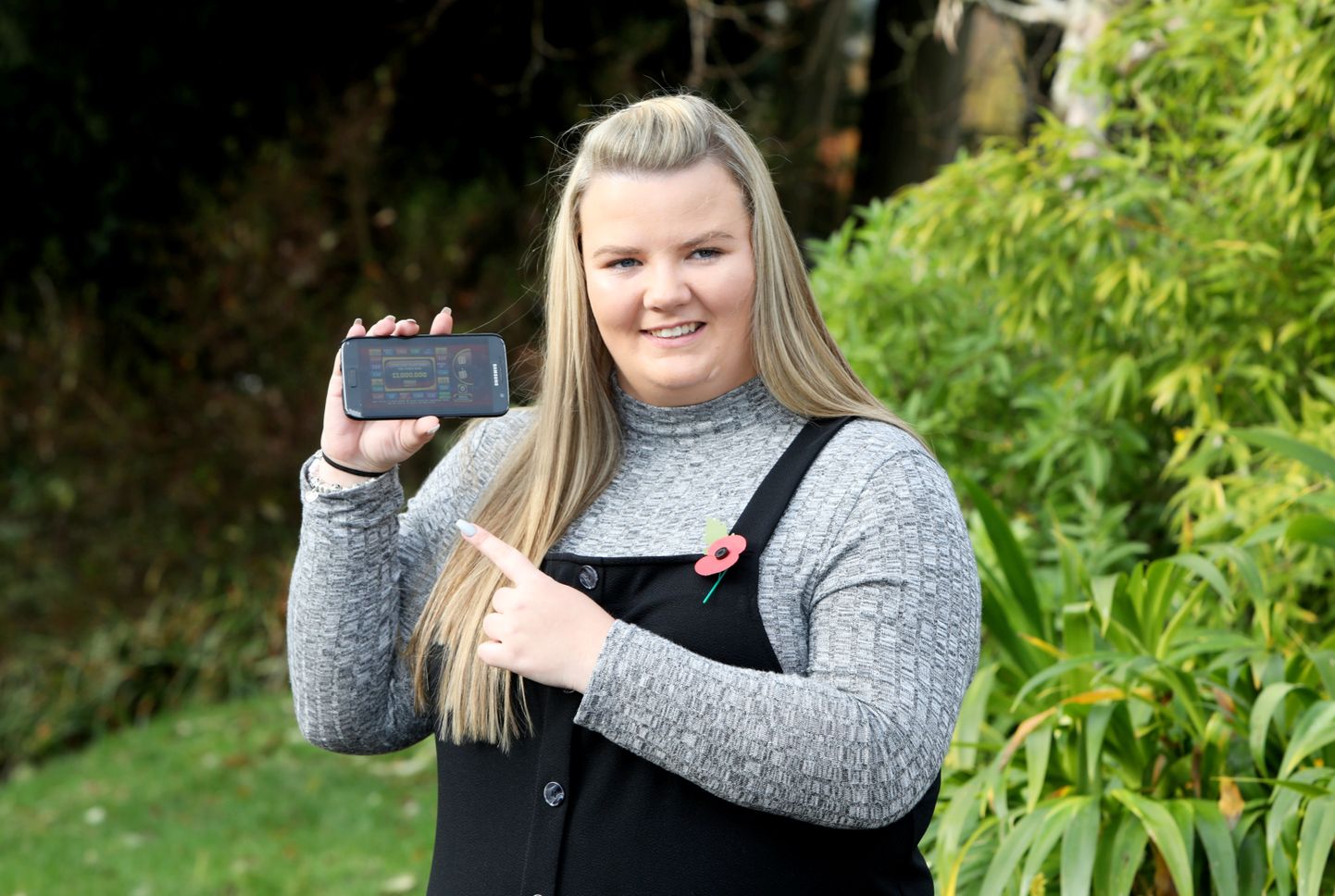 Jodie Scullion, recieves her £1 million cheque at the Botanical Gardens, Birmingham.  November 8, 2019.  A bank worker had a lotto beginner’s luck when she won £1million the first time she played an online game – while killing time on a "boring" caravan holiday. See SWNS story SWMDlotto.  Jodie Scullion, 38, was sitting in her caravan on a wet campsite in Somerset when she decided to play an Instant Win Game on her mobile phone.  She paid £5 to play the '£1M Run for Your Money' game on October 28 and scooped the jackpot.   Today (Fri) Jodie, a mortgage underwriter, picked up her mega-cheque at the Birmingham Botanical Gardens.