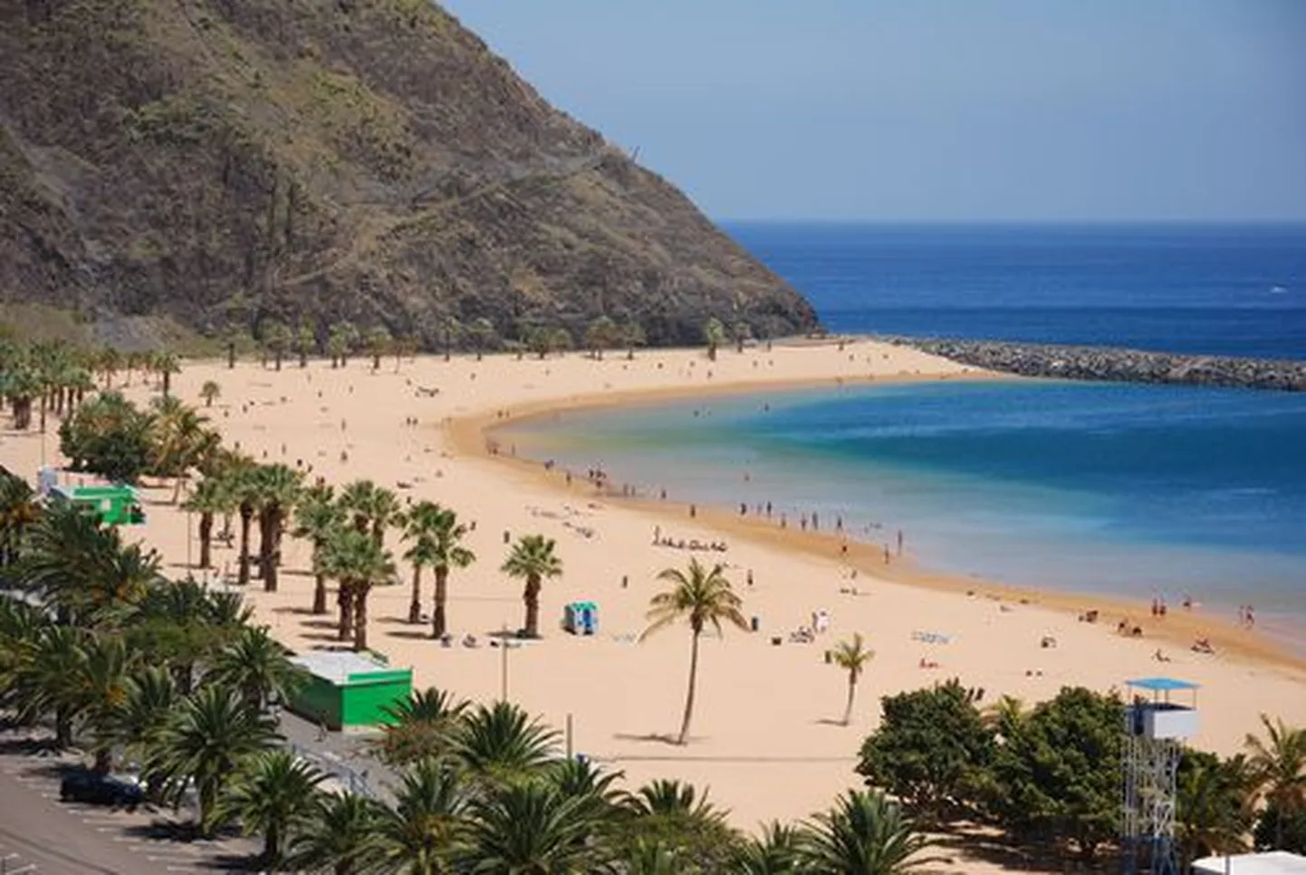 Mees otsustas mugavustsoonist välja astuda ja üksi Tenerifele reisida.