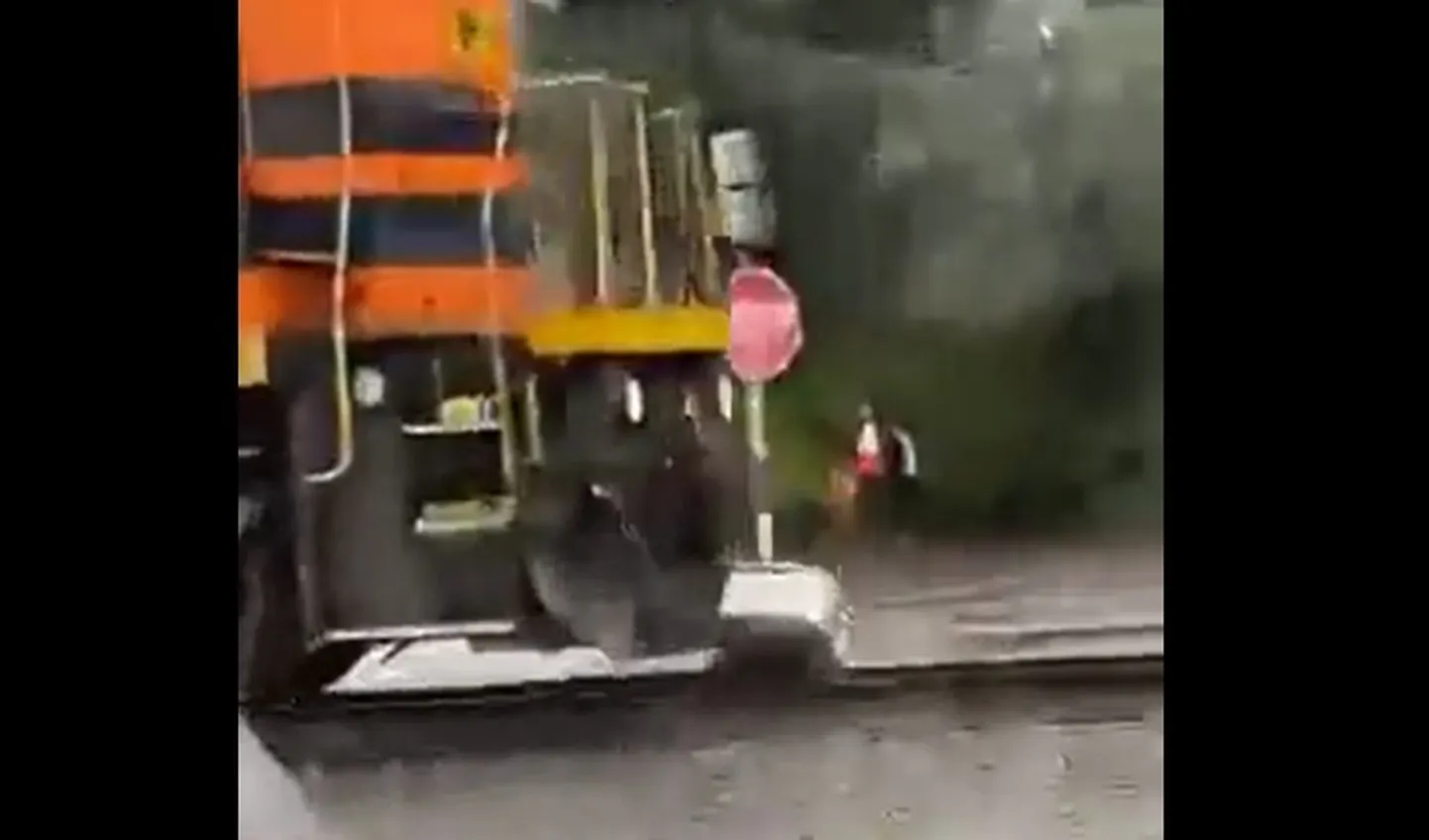 Pakiroboti ja rongi kokkupõrge
